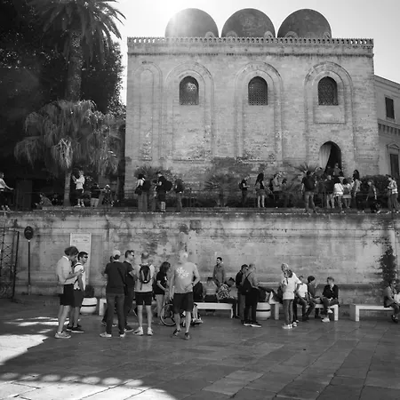 Una Room Konukevi 4*